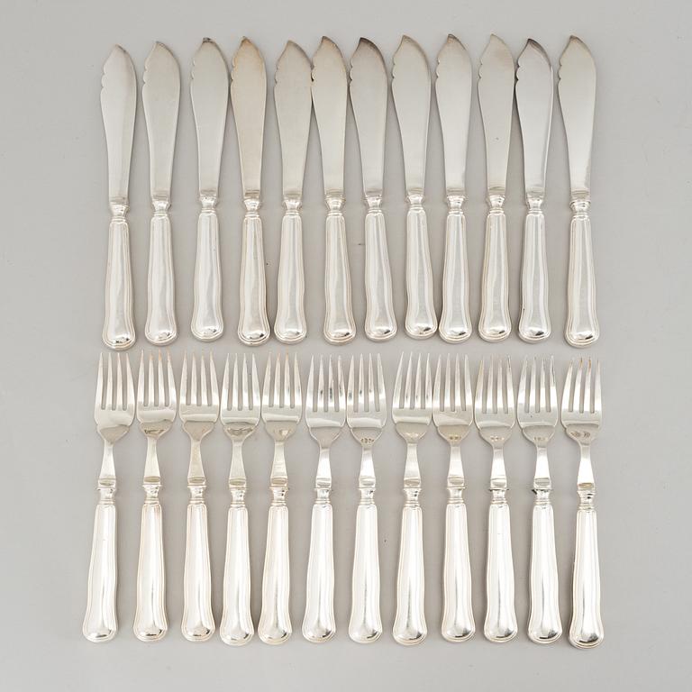 A SET OF 24 PLATE FISH KNIVES AND FORKS, first half of the 20th century.