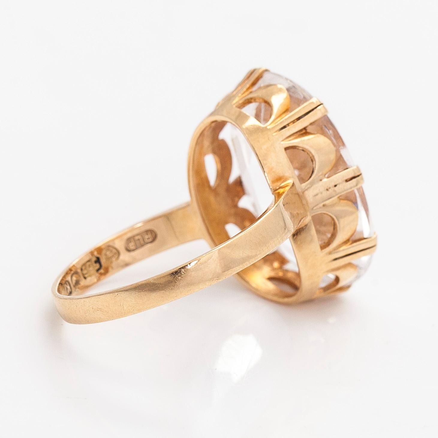 Ring, synthetic spinel, 14K gold. Peltonen & Kni, Helsinki 1963.