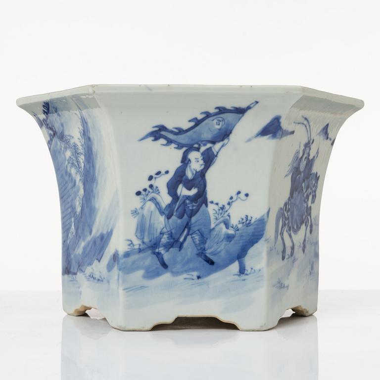 A Chinese blue and white porcelain flower pot, Qing dynasty, 19th century.