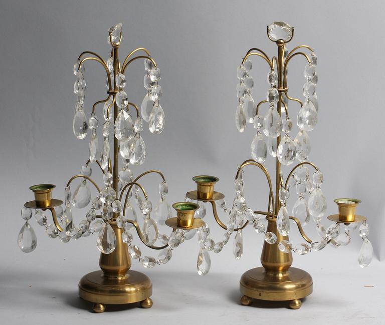 BORDSLYSTRAR, ett par, gustaviansk stil, 1900-talets andra hälft.