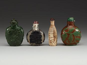 SNUSFLASKOR, fyra stycken, sten, pekingglas samt ben. Qing dynastin (1644-1912).