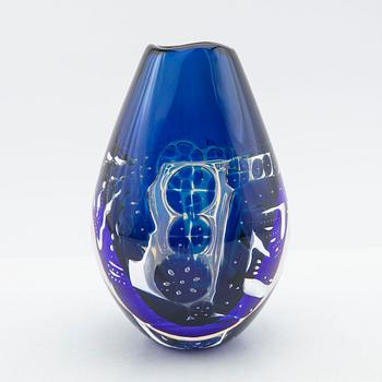 Edvin Öhrström, Vase "The Girl and the Dove" Ariel Orrefors signed.