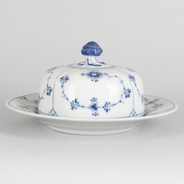 Two  'Blue Fluted Plain' /Musselmalet porcelain butter dishes, Royal Copenhagen, model 4 and 5, 1898-1923 and post 1923.