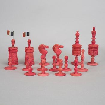 A Barleycorn chess set, 32 pieces.