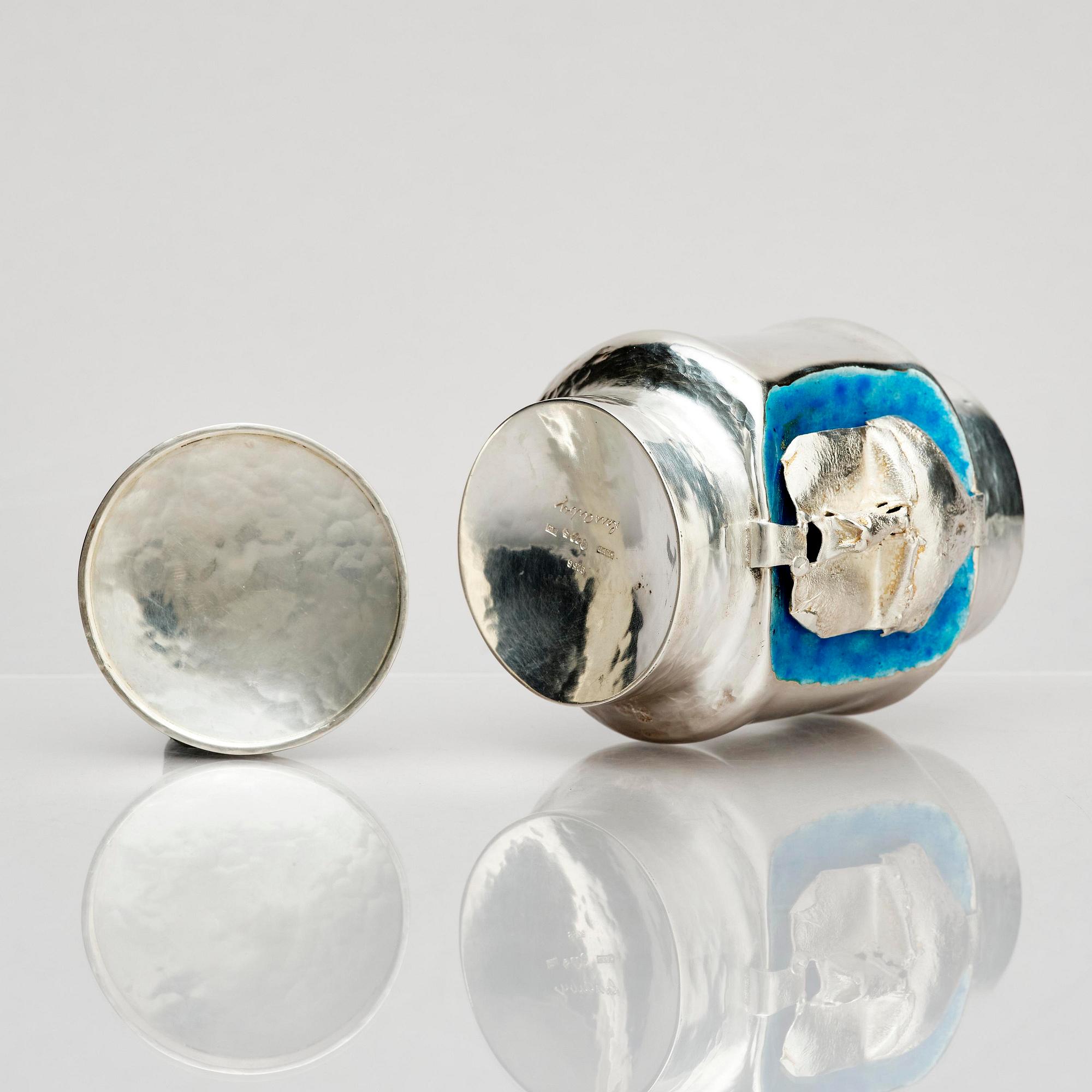 Lars Arby, a sterling silver and enamel box with lid, Gothenburg, Sweden 1975.
