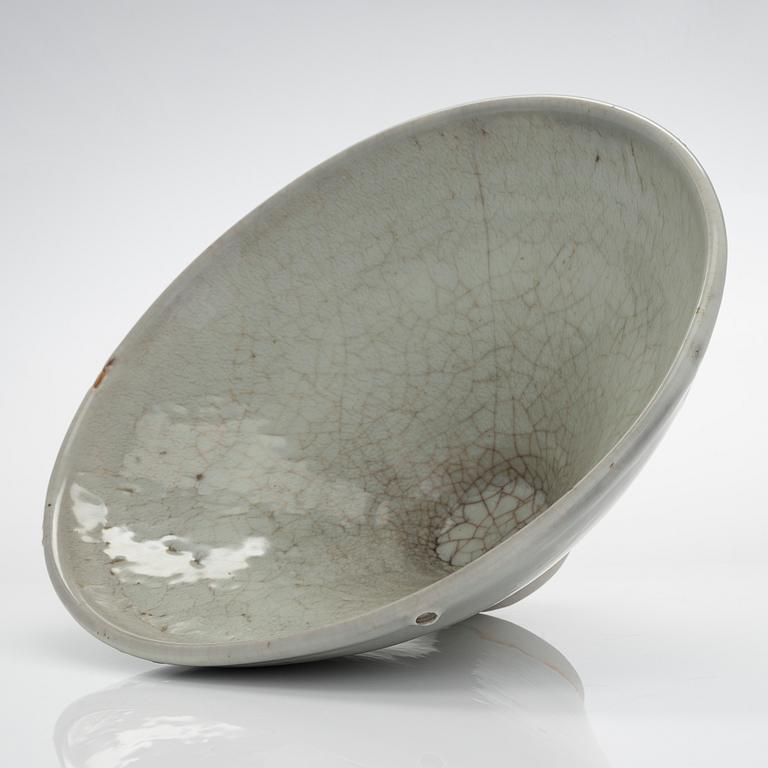 A 1940s ceramic bowl manufacturer Arabia.