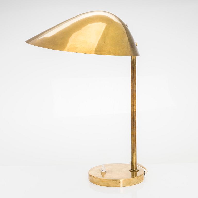 A mid-20th century 'EV 75' table light for Itsu, Finland.