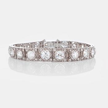 1074. A platinum bracelet set with old-cut diamonds with a total weight of ca 4.75 cts.