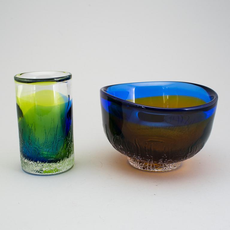 A glass vase and a bowl by Ann & Göran Wärff, Kosta 1970´s.