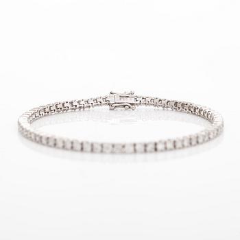Tennisrannekoru, 18K valkokultaa, briljanttihiontaisia timantteja yhteensä noin 3.84 ct kaiverruksen mukaan.