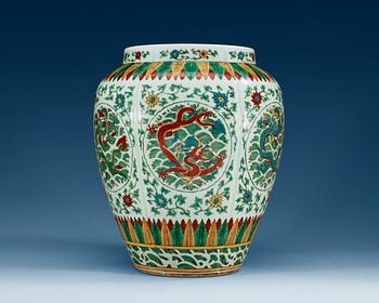 732. A Chinese Wucai pot in Ming style, 20th Century.