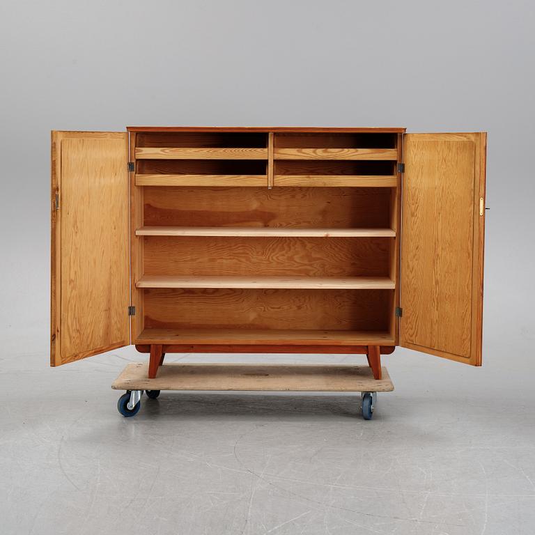 Göran Malmvall, a pine cabinet, Svensk Fur, 1940's.