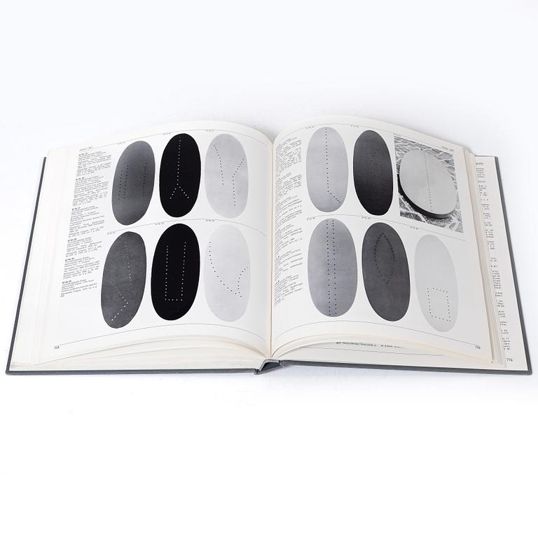 Böcker, 2 volymer, "Fontana - Catalogo generale I-II", Enrico Crispolti, Edizioni Electa, Milan,1986.