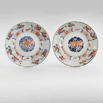 TALLRIKAR, 1 par, porslin, Kina, Qianlong 1736-1795.