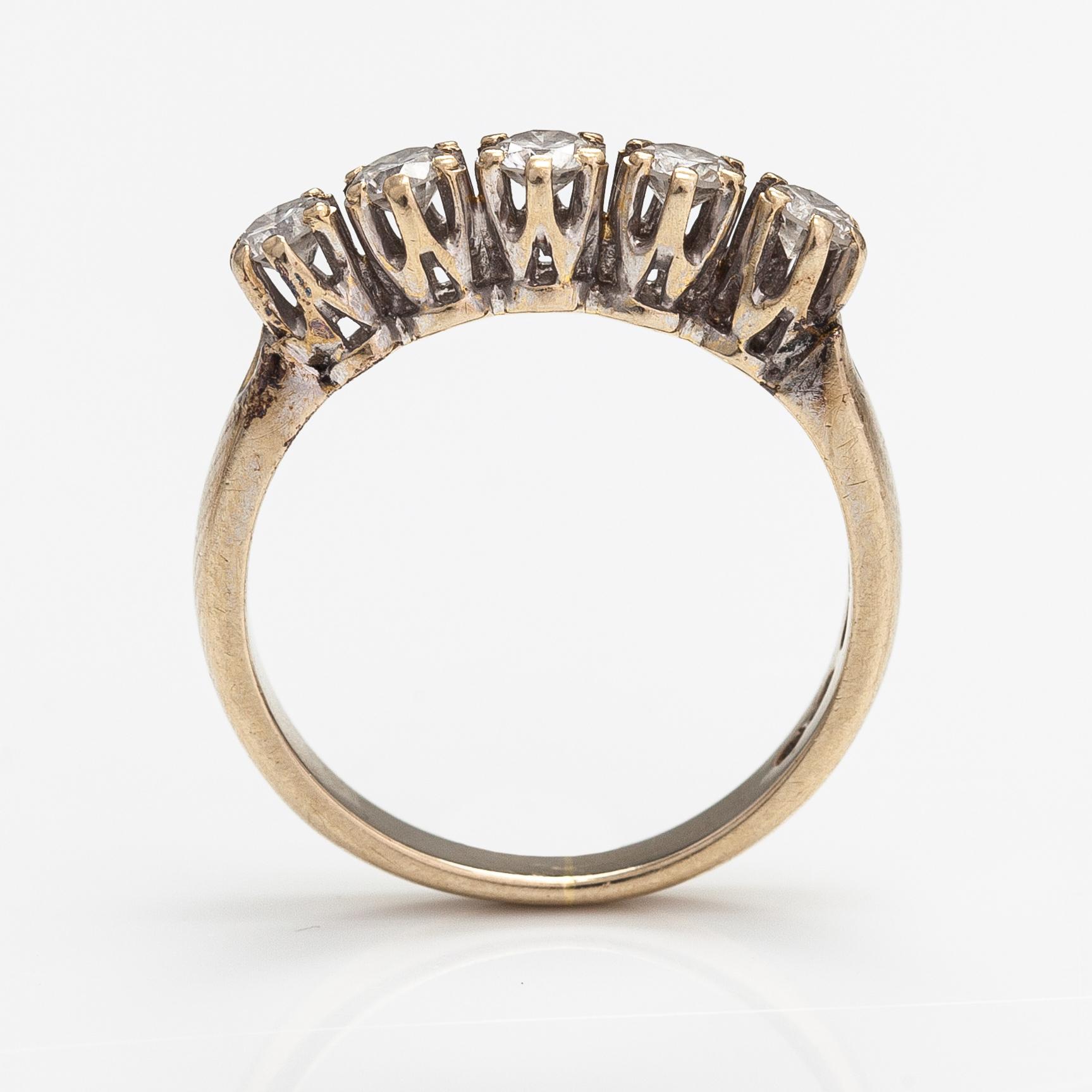 An 18K gold ring with diamonds ca. 0.40 ct in total. Harri Lahtinen, Helsinki 1988.
