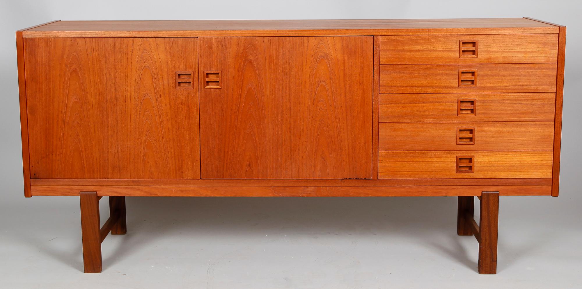 SIDEBOARD, 1970-tal.