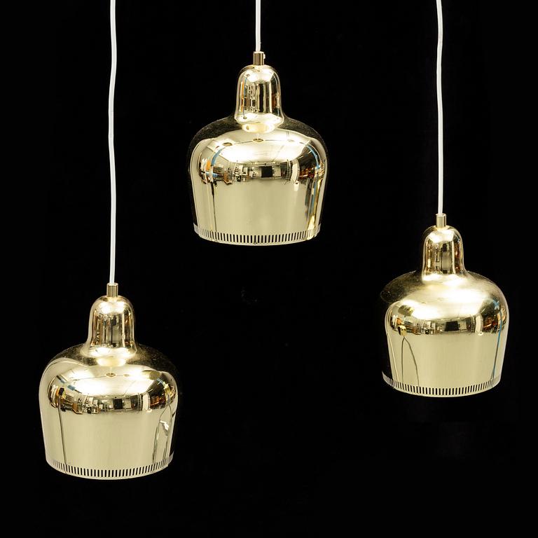 ALVAR AALTO, TAKLAMPOR, 3 st, A330S, "Guldklocka", Artek, tidigt 2000-tal.