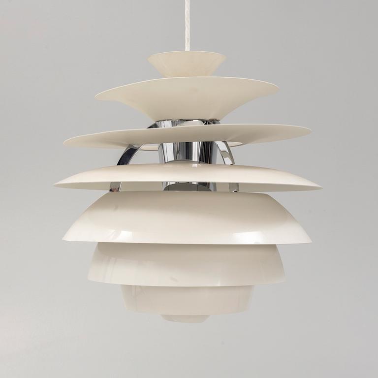 Poul Henningsen, taklampa, "PH Snowball" / "Snöbollen", Louis Poulsen, Danmark.