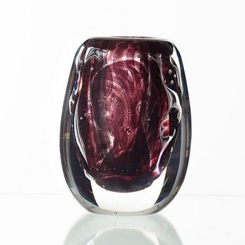 Edvin Öhrström, an 'ariel' glass vase, Orrefors 1950.