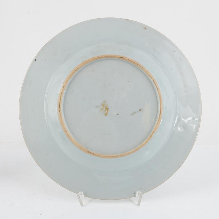 A Chinese export porcelain plate, a dessert dish and a cup, Qing dynasty, Kangxi (1662-1722) and Qianlong (1736-95).