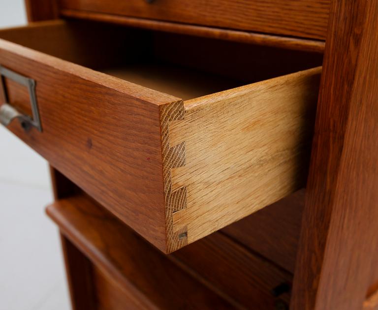 ARKIVSKÅP, 1900-talets första hälft.