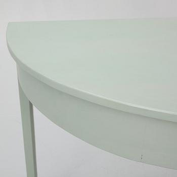 A dining table, second half of the 19th century.