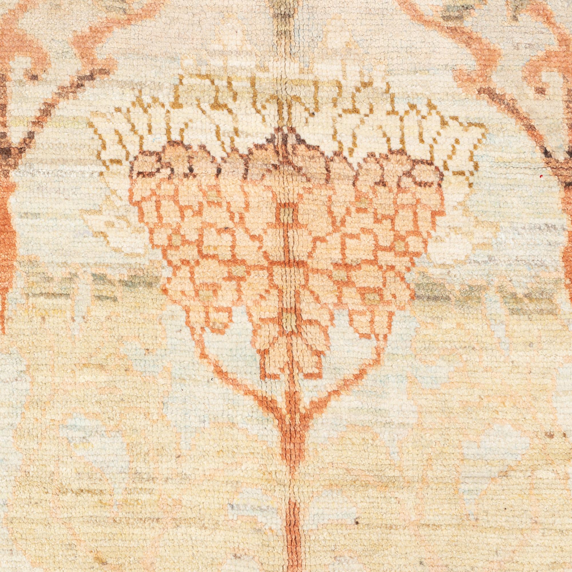 Matta, Sultanabad/Ushak design, ca 527 x 391 cm.