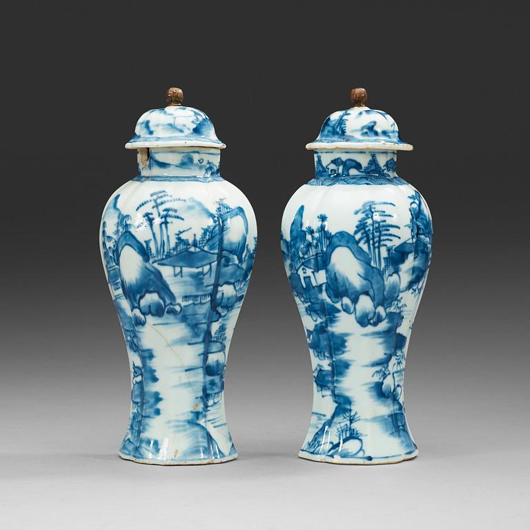 A pair of blue and white vases with covers, Qing dynasty, Kangxi (1662-1722).