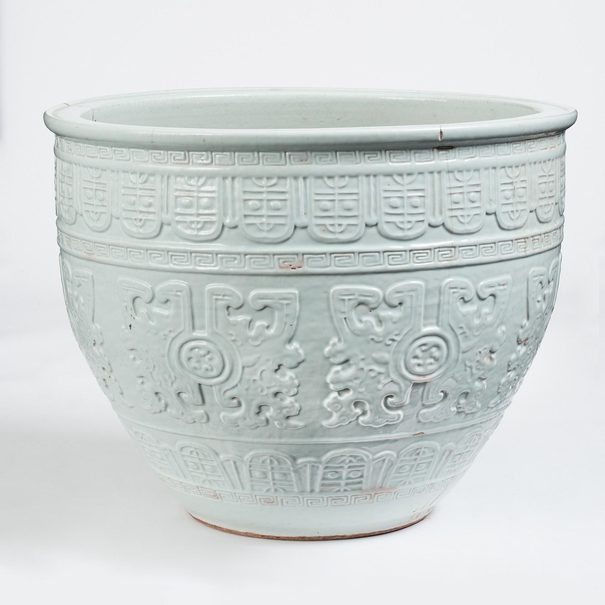 Praktytterfoder, blanc de chine. Qingdynastin, 1700-tal. Med märkning 滄亭清玩 'cang ting qing wan'.