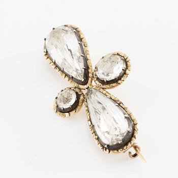 Brooch, gold with faceted rock crystal, around the turn of the century 1900.