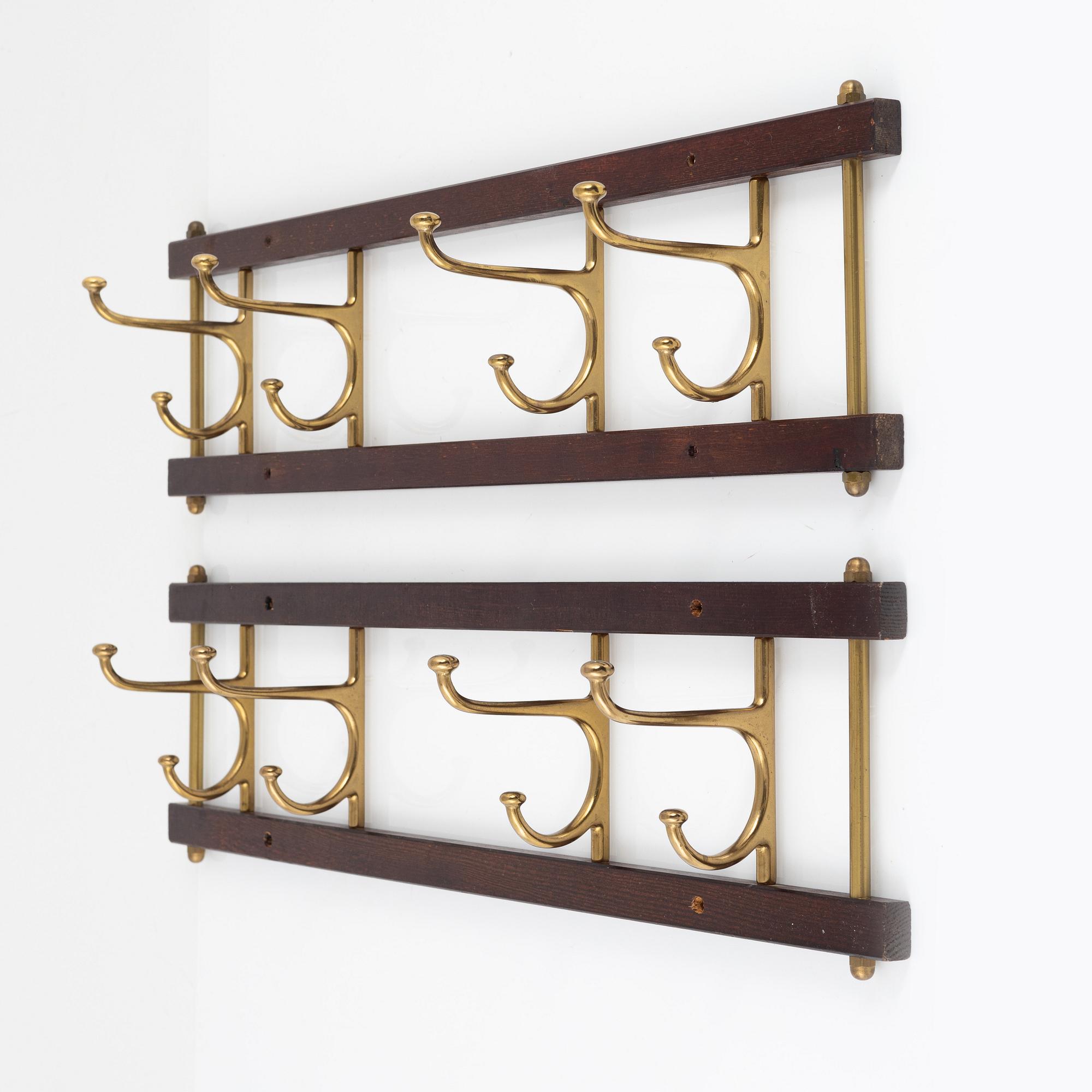 Klädhängare, ett par, "Dekorativ", Skoglunds metallgjuteri, Anderstorp, 1900-talets mitt.