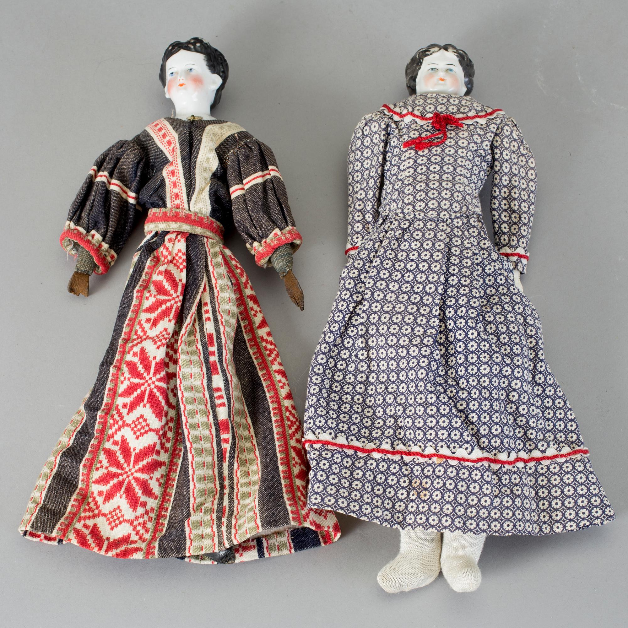 DAMDOCKOR, två st, så kallade "China head", 1800-talets mitt.