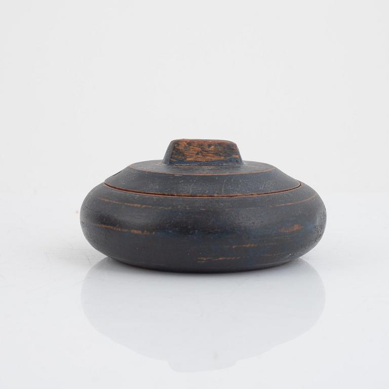 A Swedish folk art bowl and a box with cover, 19th century.