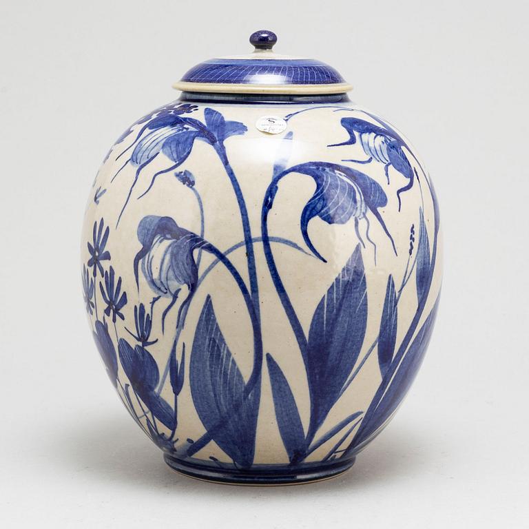 CARL-HARRY STÅLHANE, a stoneware jar with cover, signed, from Designhuset.