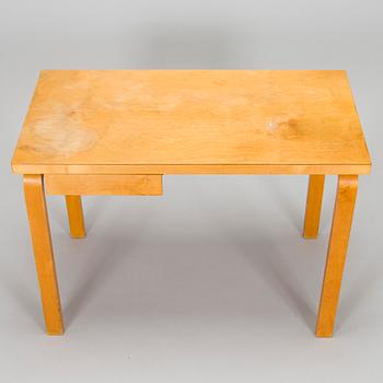 Alvar Aalto, skrivbord, "K81" för O.Y. Huonekalu-ja Rakennustyötehdas A.B. 1900-talets mitt.