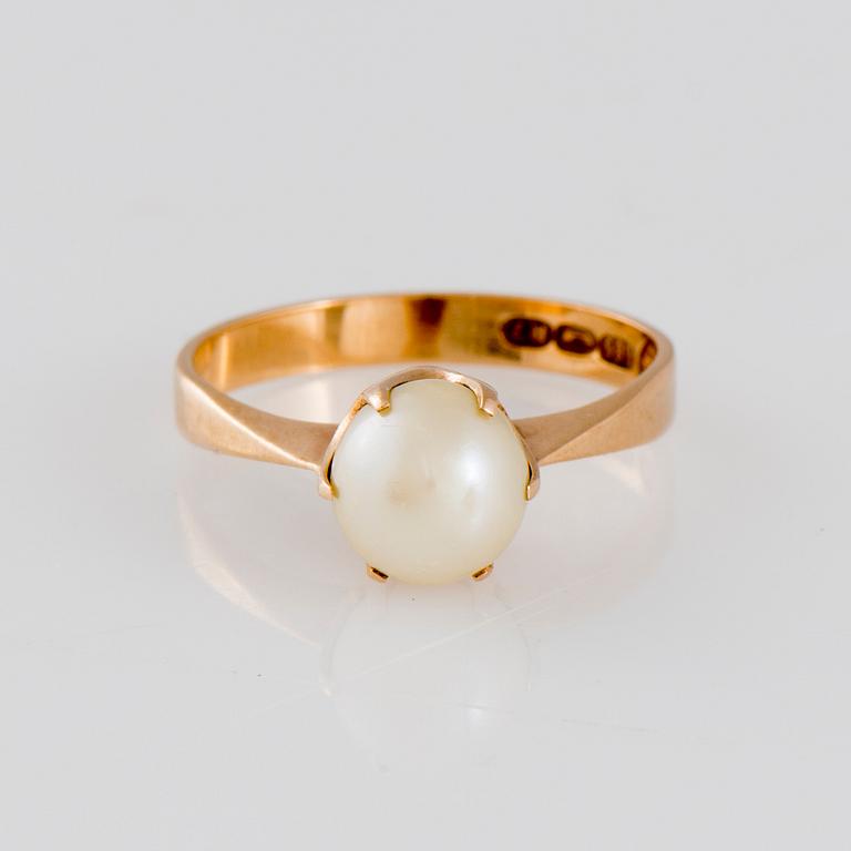 RING, odlad pärla, 14K guld. Henrik Jaakko Lehtovaara, Helsingfors 1970.