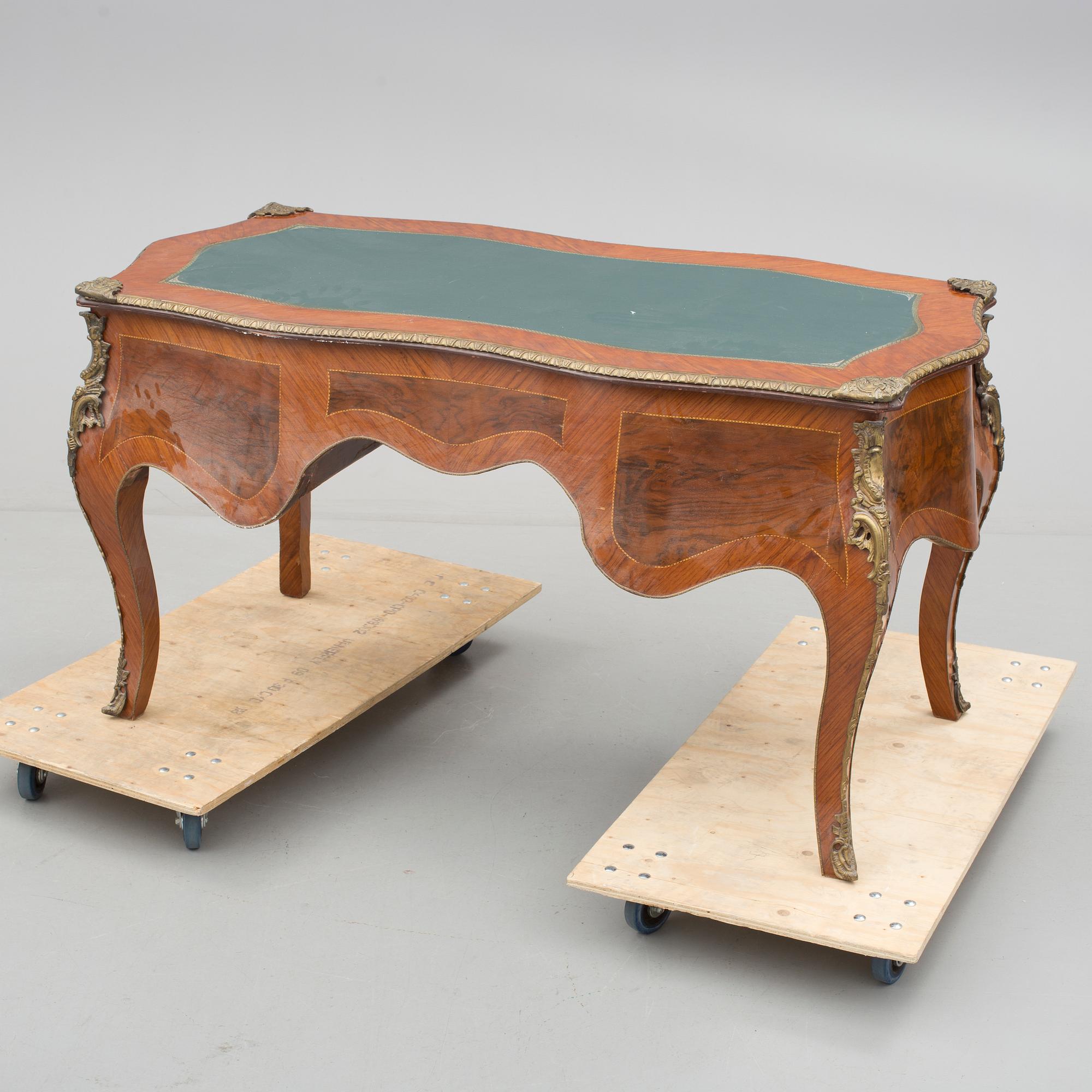 SKRIVBORD, Louis XV-stil, 1900-talets andra hälft.