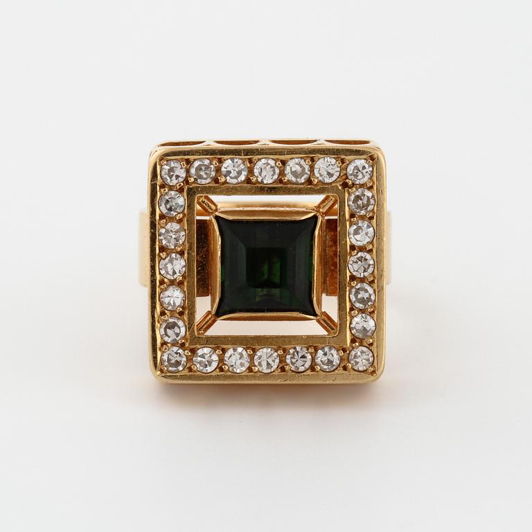 ANDERS HÖGBERG, Göteborg, 1969, ring med åttkantslipade diamanter och grön turmalin.