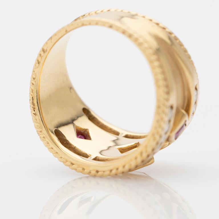 Ring, 18k guld, prinsesslipad diamant och röd sten.