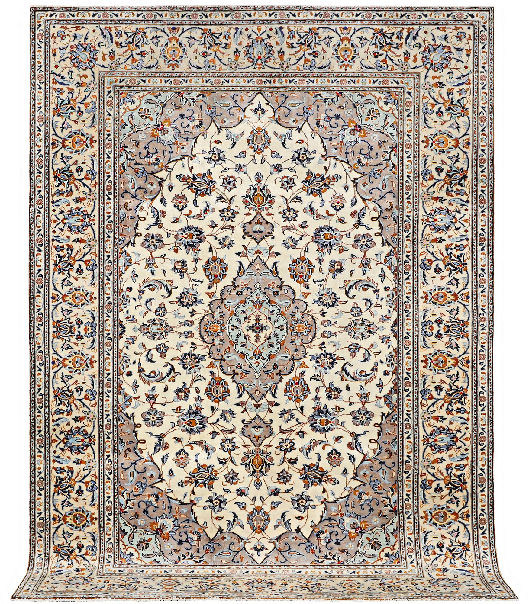A carpet, Kashan, ca 303 x 200 cm.