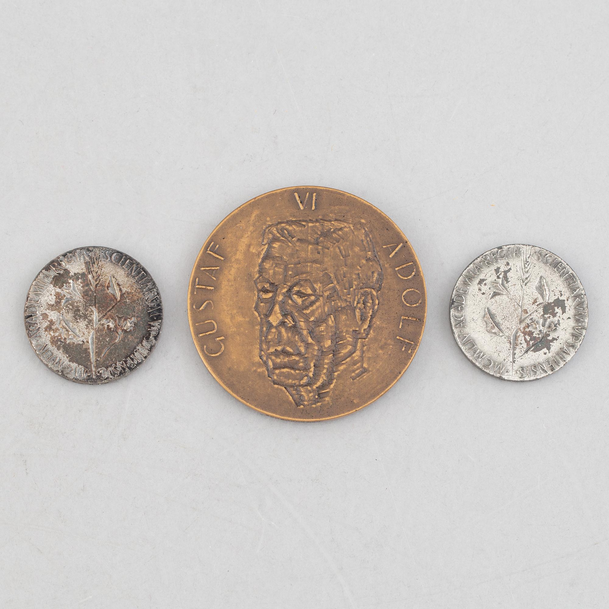 Arne Jones, Medaljer 3 st.. bl a "Gustaf VI Adolf",.