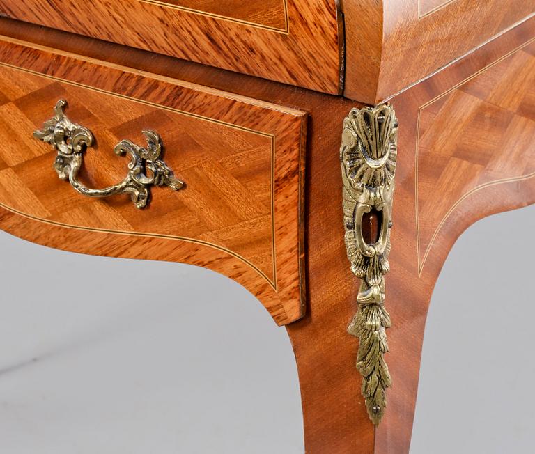 SEKRETÄR, rokokostil, omkring 1900-talets mitt.