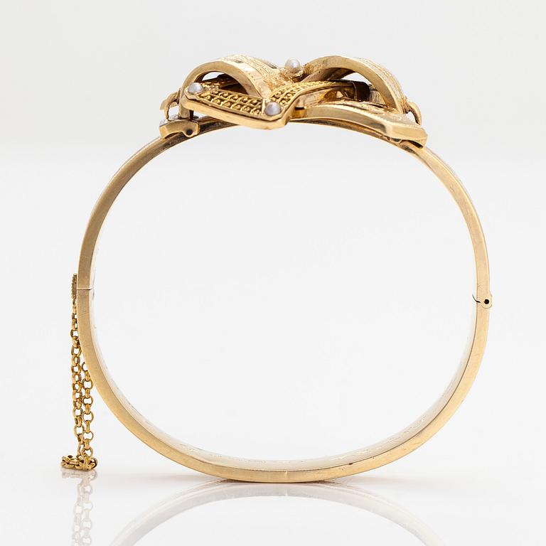 An 18K gold bracelet, with half-pearls, G. Dahlgren & Co Malmö 1882.