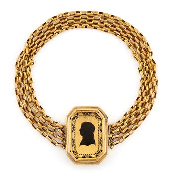 614. A bracelet 18K gold with silhouette portrait, 18th/19th century.