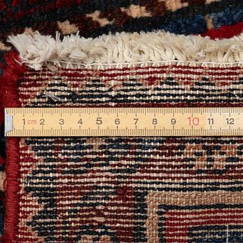 Gallerimatta, nordvästperisk, ca 395 x 98 cm.