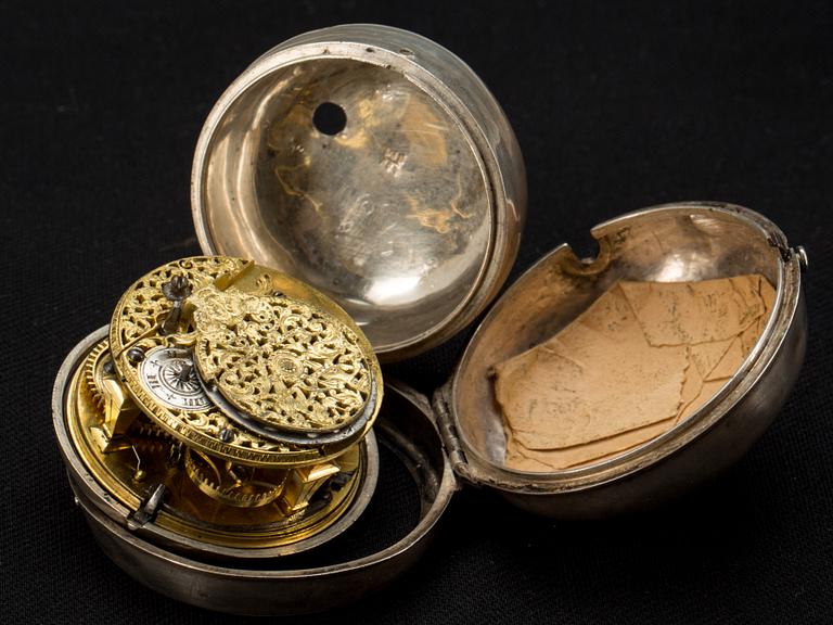 FICKUR, silver, spindelgång. Troligen England, omkring 1730.