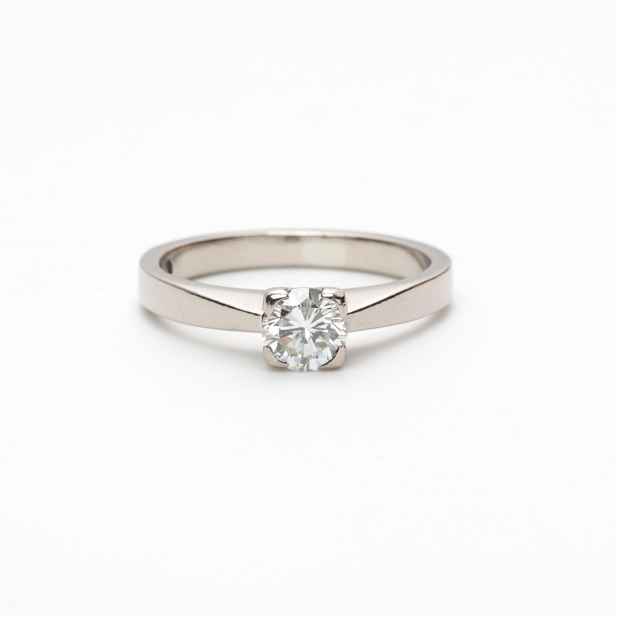 RING, 18K vitguld med briljantslipad diamant, ca 0.60 ct.