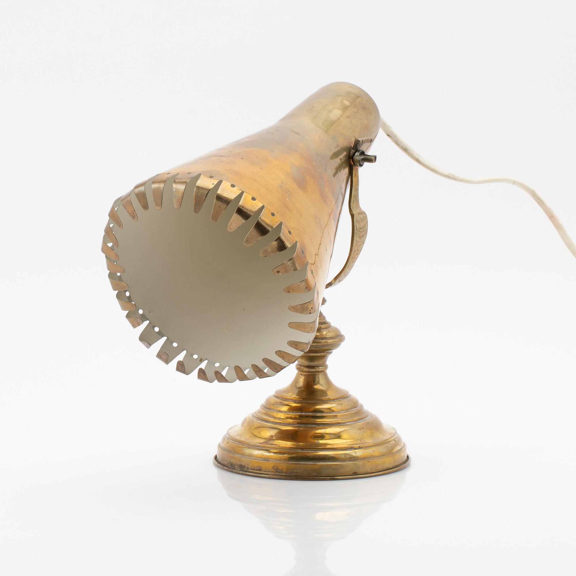 Wall lamp, brass, first half of the 20th century.