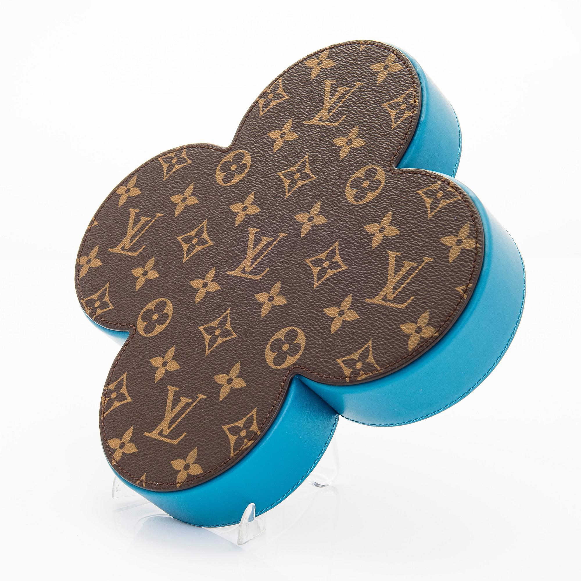 Louis Vuitton, fodrad skål, "Monogram Flower Trinket Bowl", i originalförpackning.