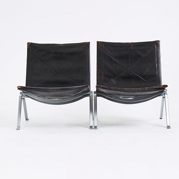 Poul Kjaerholm, a pair of  'PK22' easy chairs, edition E Kold Christensen, Denmark.